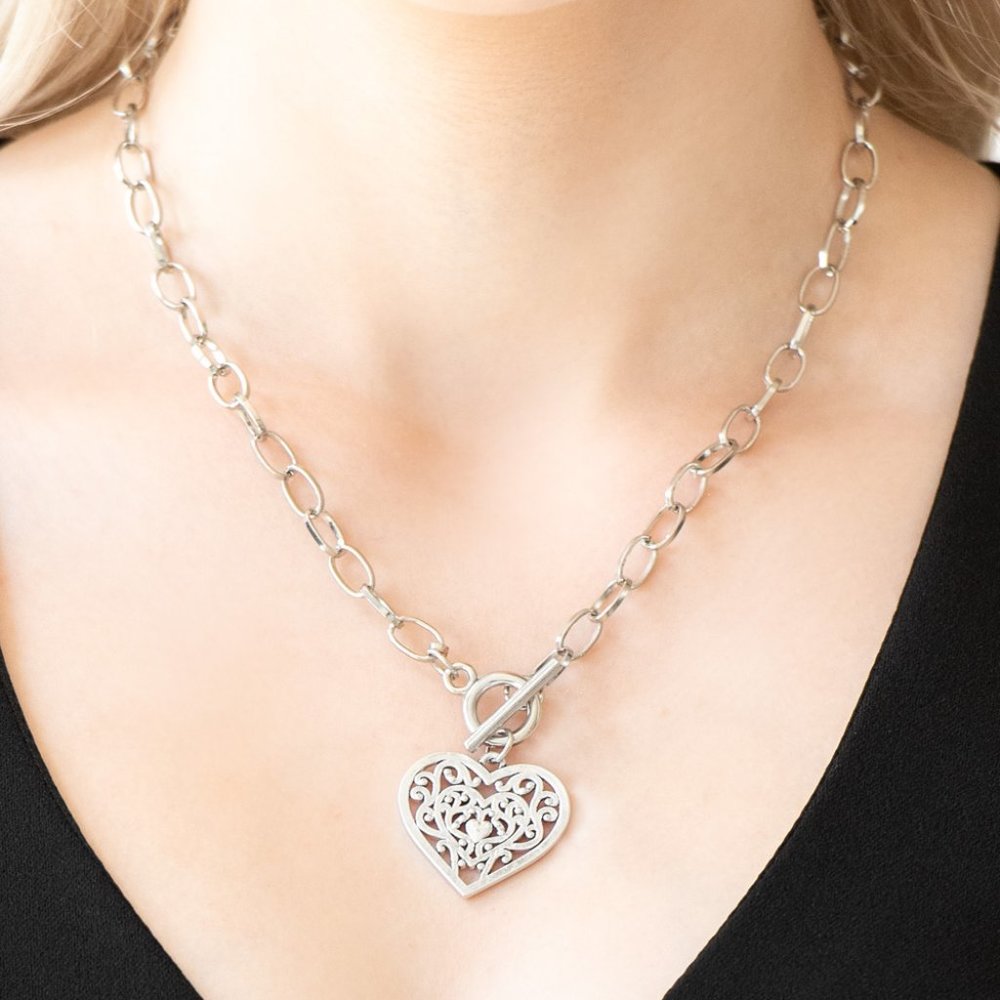 NWT Victorian Romance heart T clasp necklace set